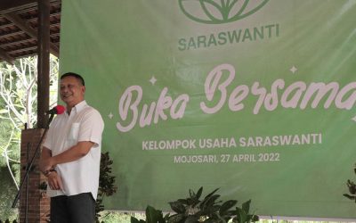 Buka Bersama Kelompok Usaha Saraswanti di Ladang Anggrek Mojokerto